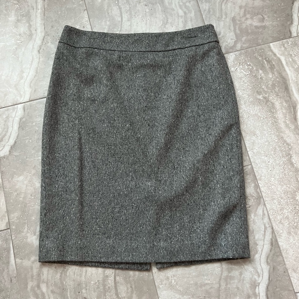 Ann Taylor wool blend pencil skirt. Size 10